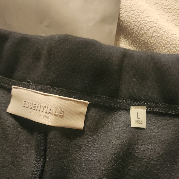 Essentials Black BNWT Large Mens Sweatshorts - Picture 4 of 6